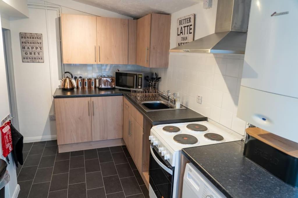 2 Bed Sleeps 4 Central Haverfordwest Town House 빌라 외부 사진