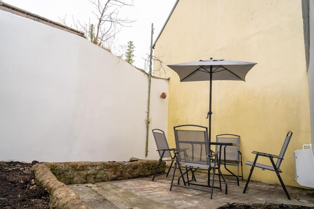 2 Bed Sleeps 4 Central Haverfordwest Town House 빌라 외부 사진